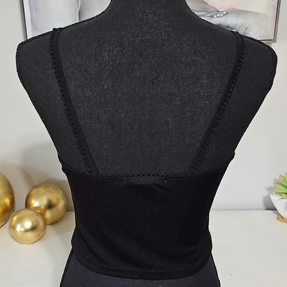 3 for $10 🖤 Black Ribbed Cropped Cami with Lace Trim Small - Picture 4 of 5